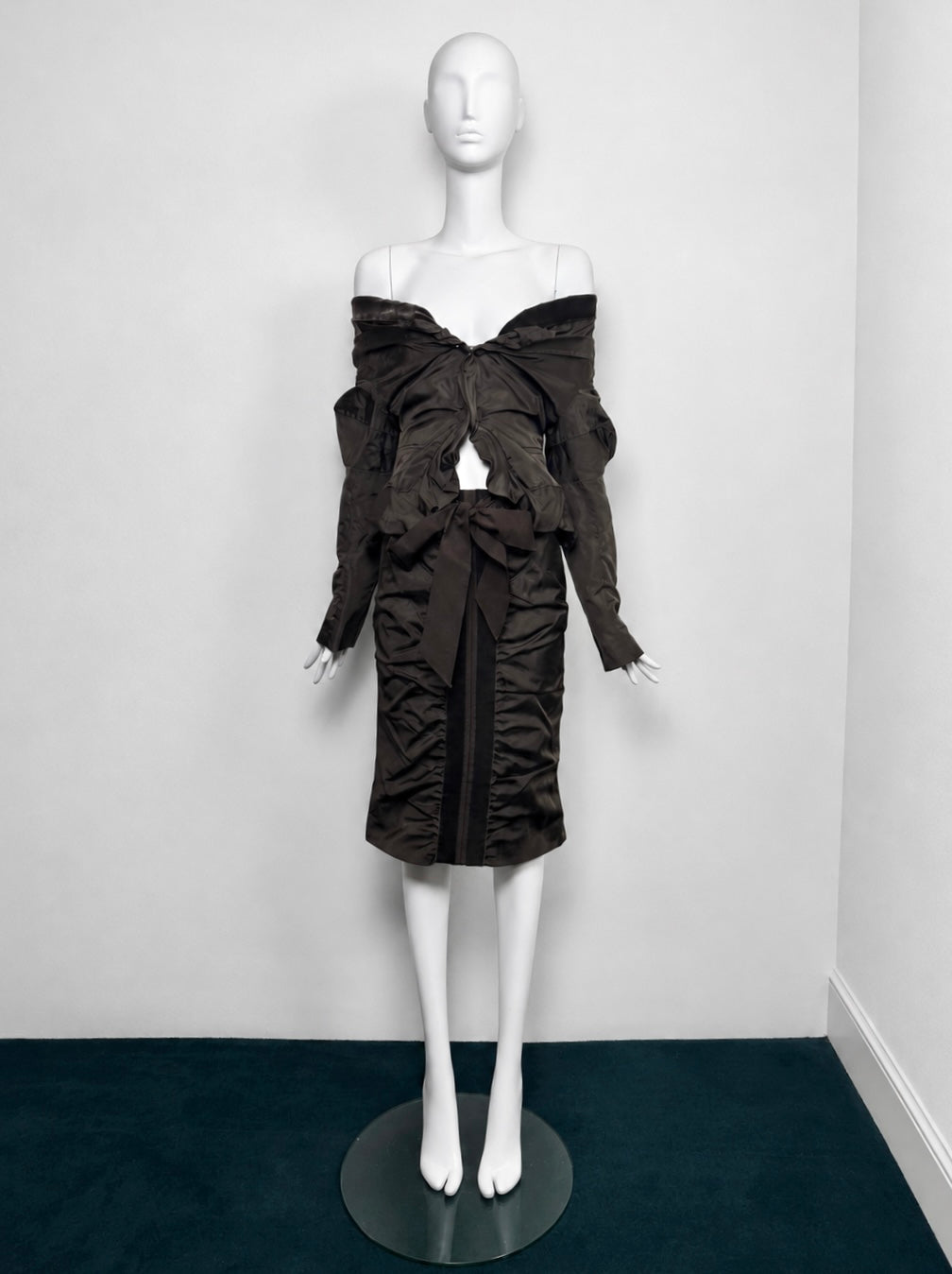 Yves Saint Laurent Fall 2002 RTW by Tom Ford set
